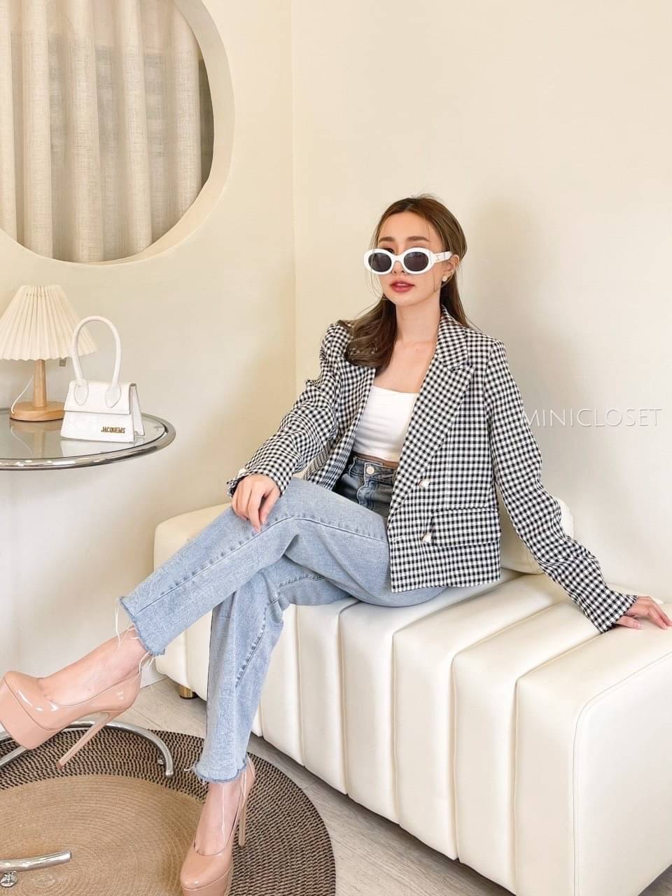 🇰🇷Korea Style’s Blazer🇰🇷 งานสวยมากกก กอไก่ล้านตัว ดีไซน์ตัวเต่อ ผ้าตารางมีซับในทั้งตัว กระดุมมุกวินเทจ ไม่โล่ง/ไม่เยอะเกินไป งานเกรดพรีเมียม ใส่สวยจริง ที่ต้องมี