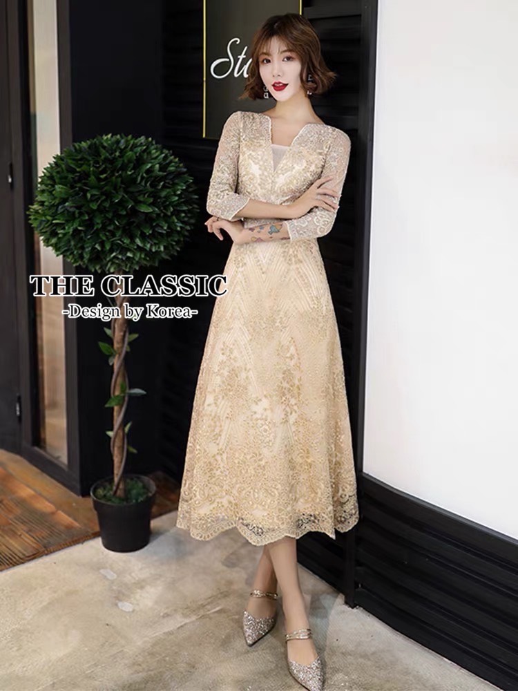 เดรสแฟชั่น ชุดยาวออกงาน ใช้ผ้าเนื้อดีปักลวยลายด้วยเลื่อมเล็กๆ ประกายเพชรระเอียดยิบทั้งตัว