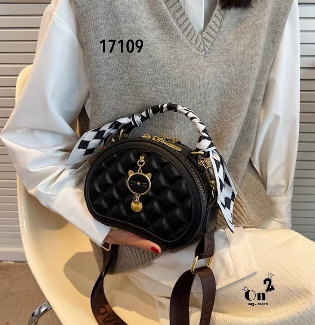 กระเป๋าแฟชั่นทรงกลม สไตล์มินิมอล หนังpu งานปั้มนูน ซิปคู่อะไหล่ทองสายสะพายโซ่ยาวแบบ Cross body ทรงสวยงานน่ารักมากค่ะ