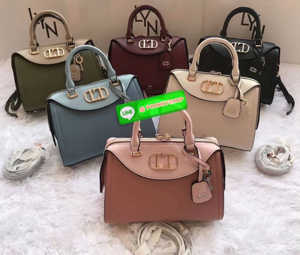 Lyn แท้ Outlet คอลเลคชั่นใหม่ ทรงหมอน สะพายข้าง