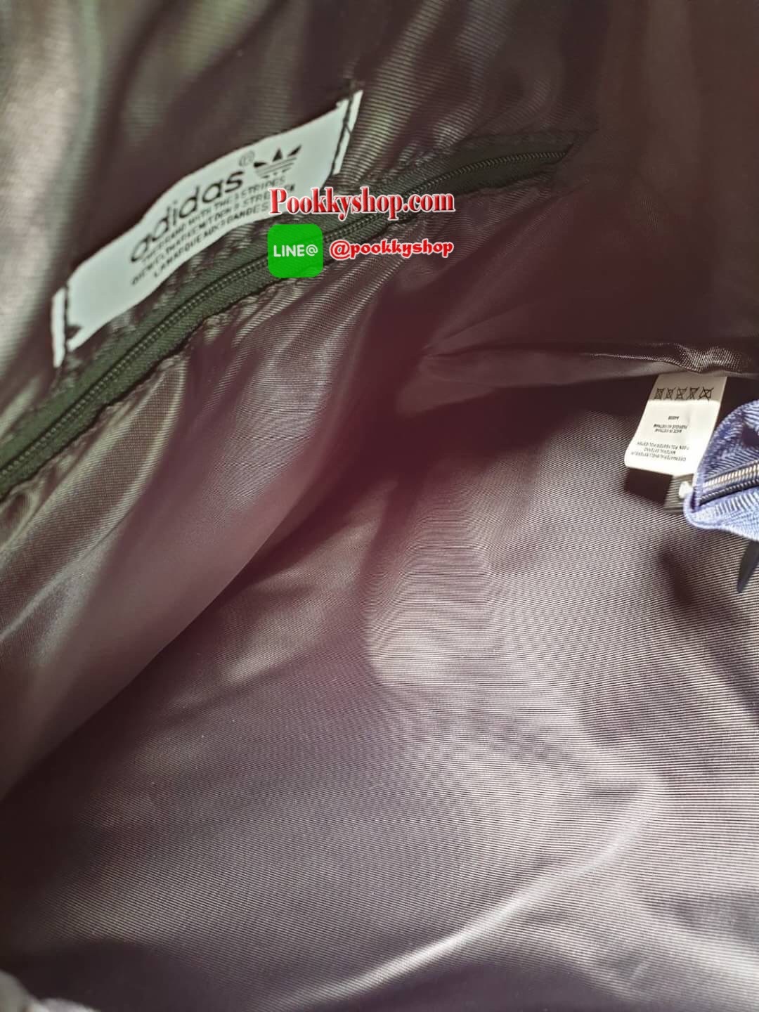 adidas shopping bag ลายปัก กระเป๋าถือด้านหน้าปักโลโก้แบรนด์ รุ่นนี้เปิดปิดด้วยช่องซิป ด้านหลังเรียบ ขนาดกำลังดี วัสดุกันน้ำ รุ่นนี้ใส่ของได้เยอะค่ะ คุ้มๆ กับสาวก adidas แบบสปอร์ต อย่าพลาดน๊า