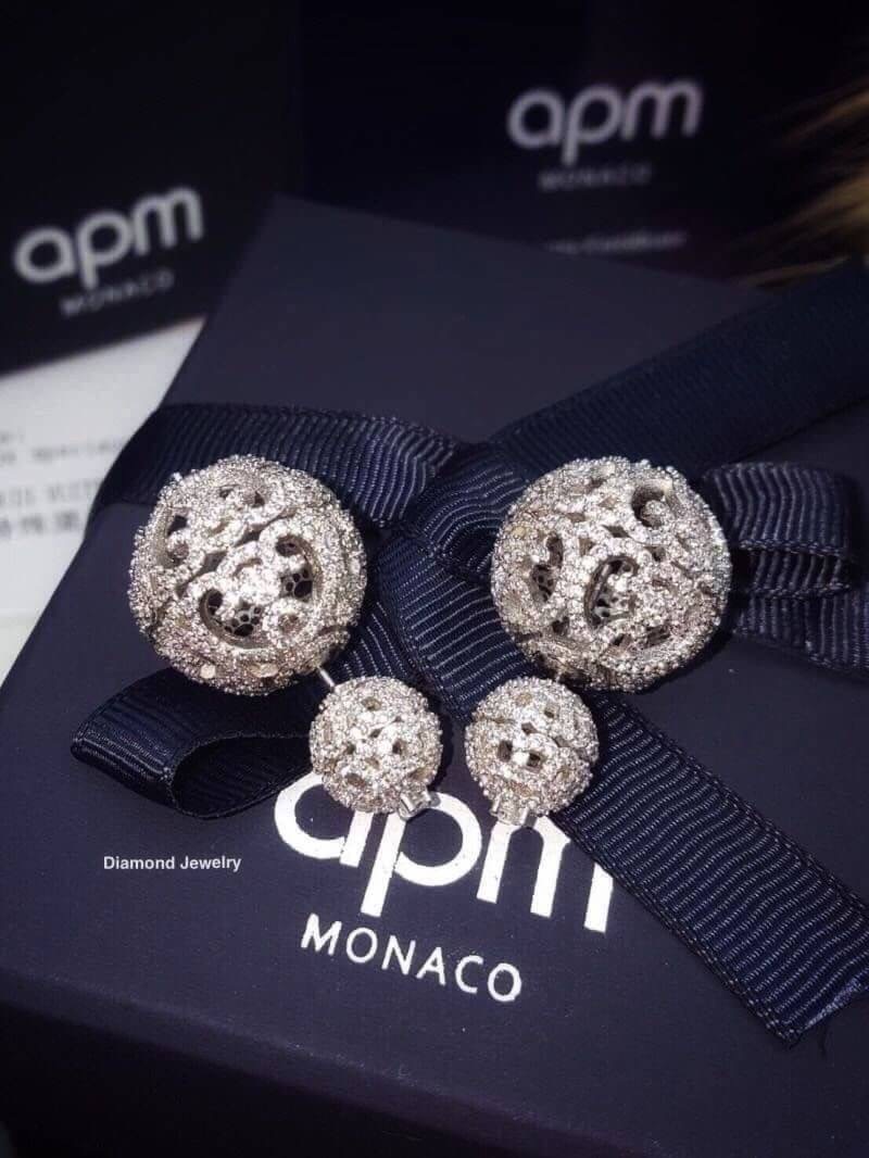 พร้อมส่งครบสีเงิน/ทอง Super Hi-End Quality !!! APM Earring ต่างหูเพชร CZ แท้แบรนด์ APM งานอย่างหรูคะ มีคลาสมากๆค่ะ ดีไซส์สวยดูผู้ดีมากๆค่ะ งานรุ่นนี้การันตีความสวยเลยนะคะ รุ่นนี้ขอยกให้เป็น Must Have Item เลยคะ เพชรวิ้ง เพชรเยอะ เพชรละเอียดม้ากกกก งานจิวส