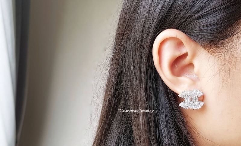 New Arrival !!!!! ชุดเซต Chanel Earring & Necklace งานเพชรปาเกต ประดับเพชร CZ แท้ งานสวยมากๆค่ะ เพชรสวยวิ้ง จัดมาเป็นชุดทั้งสร้อยและต่างหู ใส่เข้ากับชุดได้ทุกชุดทุกโอกาส ดูลุคคุณมากๆๆๆ ไม่มีเอ้าท์เลยจ้า งานน่ารักมากๆ พูดเลยย ชุดเซตนี้ ควรมีเก็บไว้ที่บ้านเ