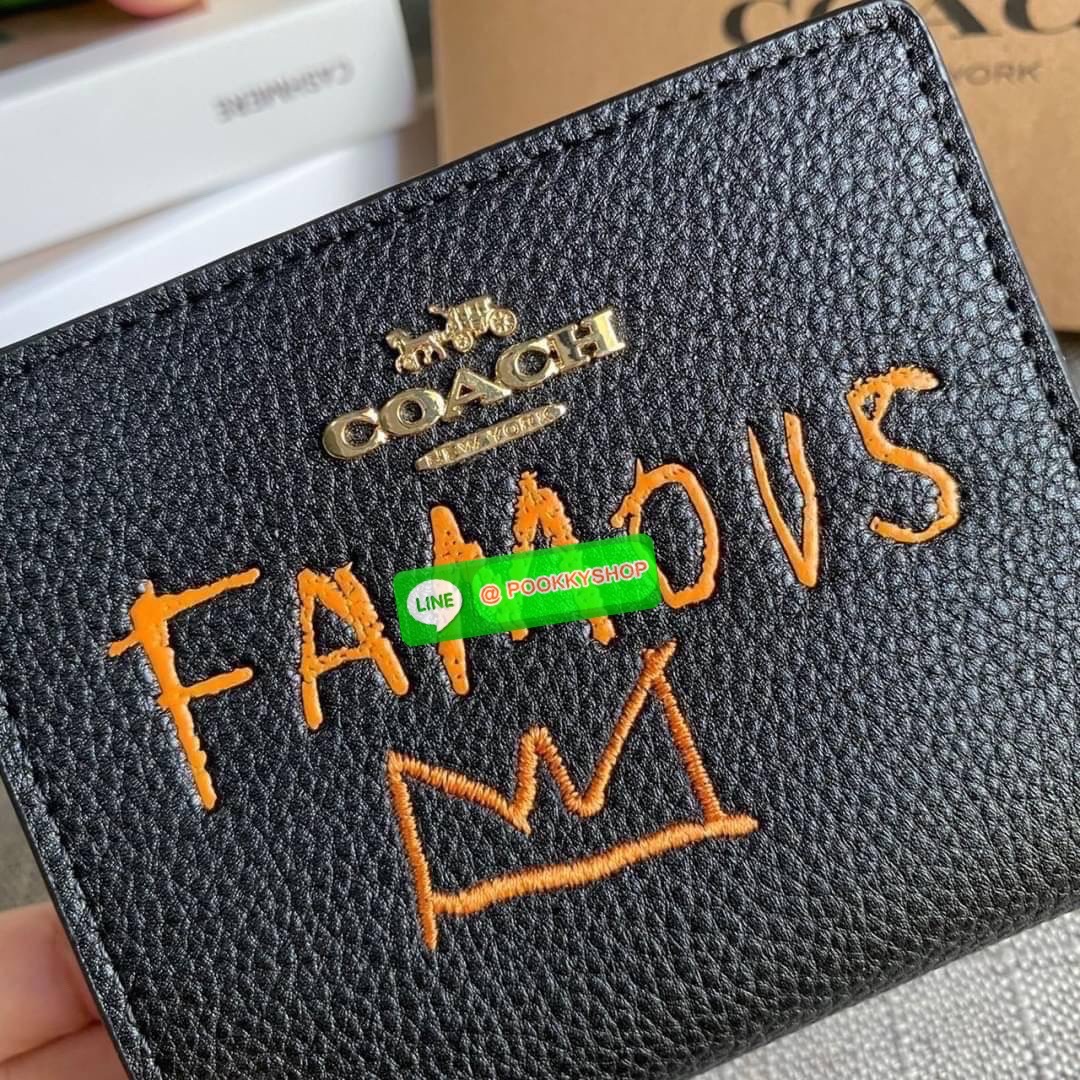 COACH X JEAN MICHEL BASQUIAT SNAP WALLET (COACH C5614) 🛍กระเป๋าสตางค์ใบเล็ก พกพาสะดวก วัสดุหนังแท้ ทนทาน เปิด-ปิดด้วยกระดุม ภายในมีช่องใส่บัตร ใส่ธนบัตรได้ทุกชนิด พร้อมช่องซิปแยกใส่เหรียญคะ