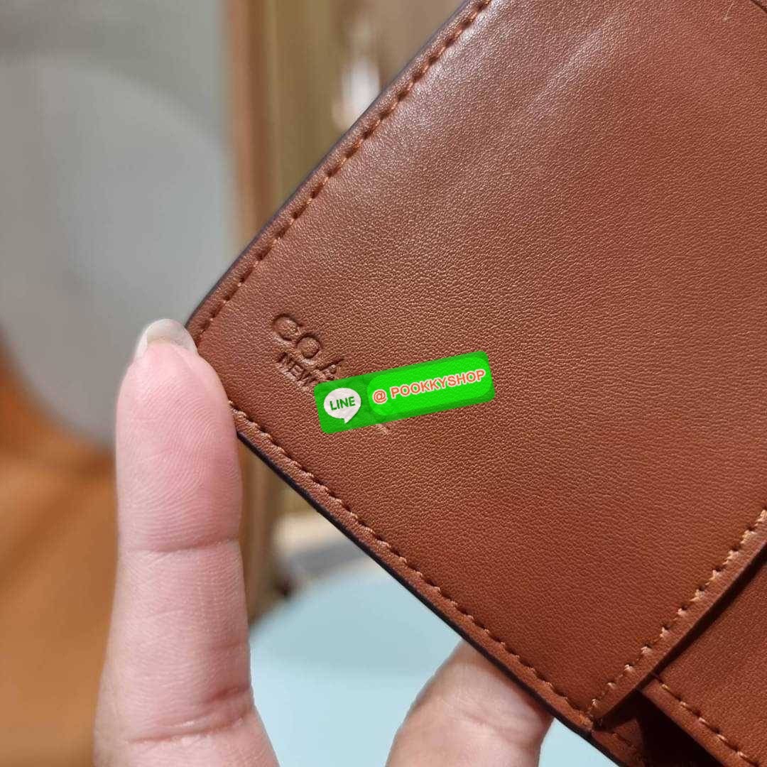 COACH C8730 MEDIUM CORNER ZIP WALLET IN SIGNATURE CANVAS WITH WILDFLOWER PRINT คอลเลคชั่นใหม่ กระเป๋าสตางค์ใบกลาง ดีไซน์ใหม่ สุดหรู คละลายพริ้นท์เต็มใบ น่าใช้ไปอีก วัสดุหนังแคนวาสเคลือบลาย ภายในมีช่องใส่บัตร ใส่ธนบัตรได้ครบ และมีช่องซิปแยก ใบจริงสวยมากๆ แ