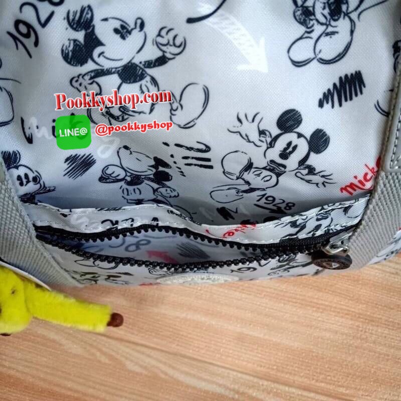 Disney's® 90 Years of Mickey Mouse Handbag 👍 รุ่น ART size M 👍กระเป๋าผ้าคิปลิงสะพายไหล่ได้ ครอสบอดี้ได้ มีสายยาวให้ 👍สามารถปรับสไตล์กระเป๋าได้2รูปแบบ เป็นtote หรือเก็บหูกระเป๋าก็ได้ 👍ช่องใหญ่ใส่ของได้จุ เปิดปิดด้วยซิป
