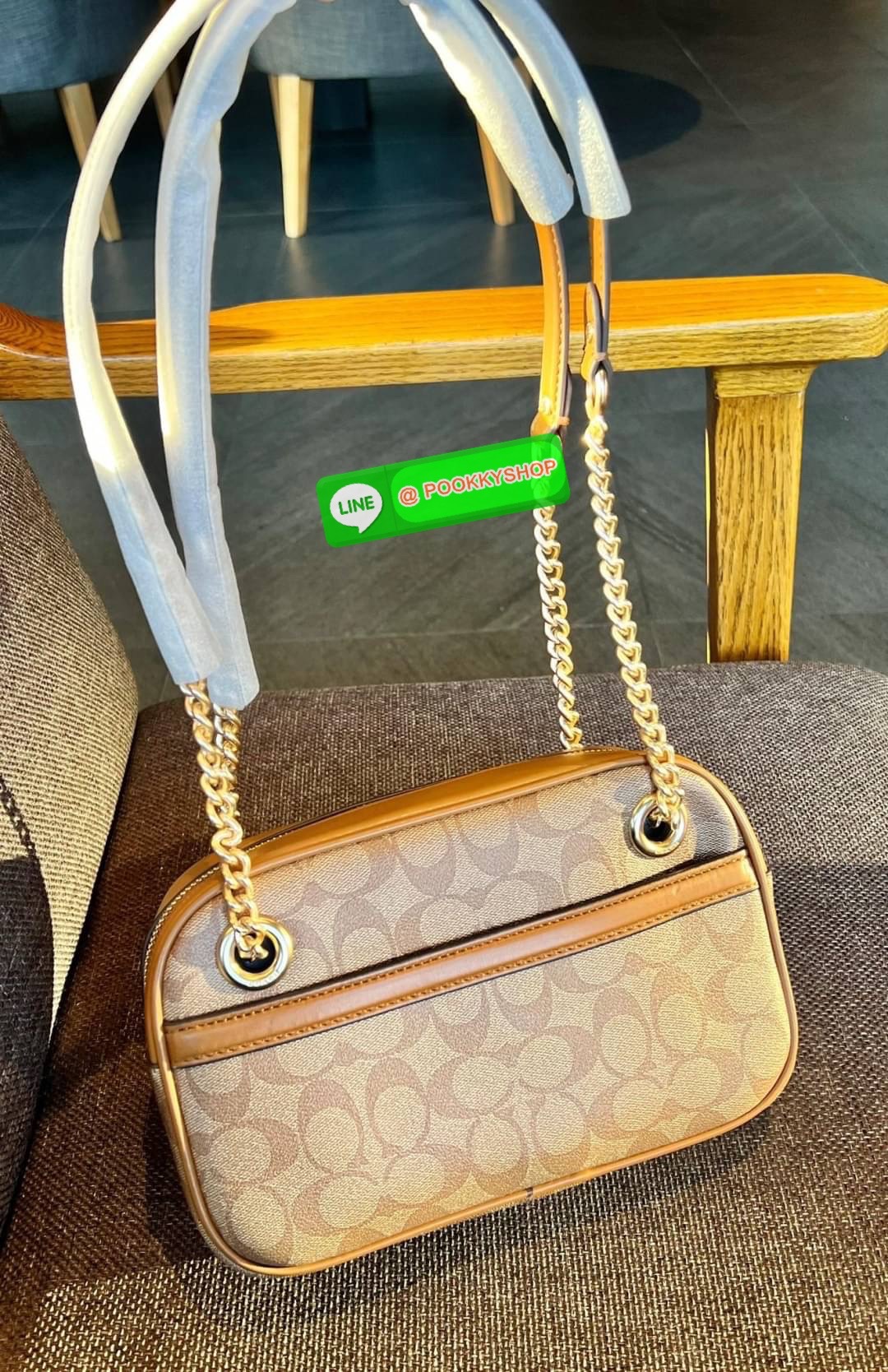 🆕🆕🆕 สวย หรู ดูดี ทางนี้จ้าสาวๆๆ สินค้าต้องมี ห้ามพลาด! COACH CAMMIE CHAIN SHOULDER BAG IN SIGNATURE ((C8149)) 🌟พร้อมส่ง จำนวนจำกัด ก่อนหมด! กับกระเป๋าหิ้วหรือสะพายไหล่ สายสะพายไหล่ในตัวแบบโซ่มีหนังรองบ่า สวยงามมากๆค่ะ หนังแ