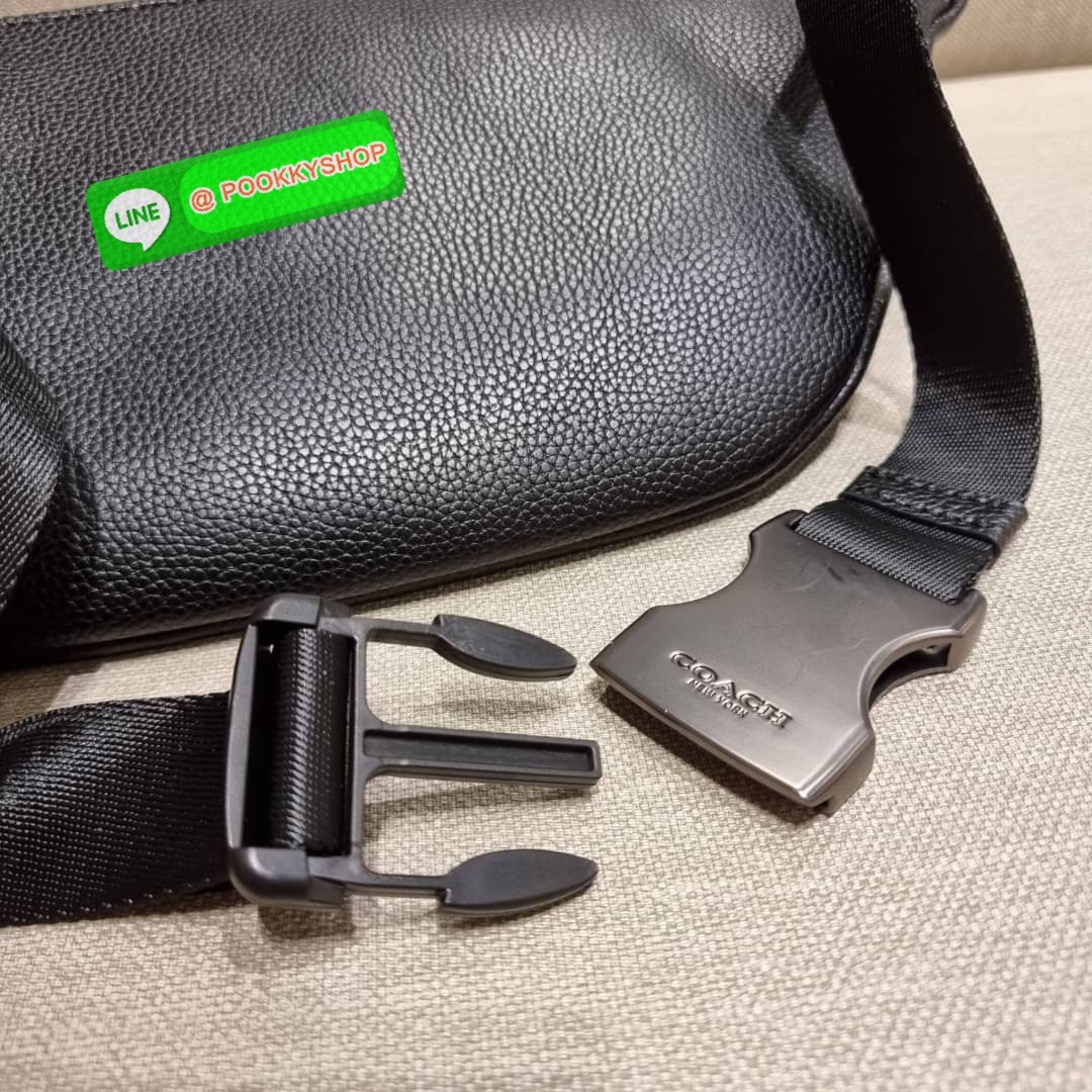 COACH C4028 COACH x PEANUTS WARREN BELT BAG IN SIGNATURE CANVAS WITH VARSITY PATCHES กระเป๋าคาดอกไซส์ใหญ่ คอลเลคชั่นยอดฮิต!! เป็นรุ่นสุดยอดของความคลาสสิค ขนาดสะพายกำลังเท่ คูลๆ ใช้งานง่าย ได้ทั้งหนุ่มๆและสาวๆ วัสดุหนังแคนวาสเคลือบลายสลับหนัง pepble น่าใช้