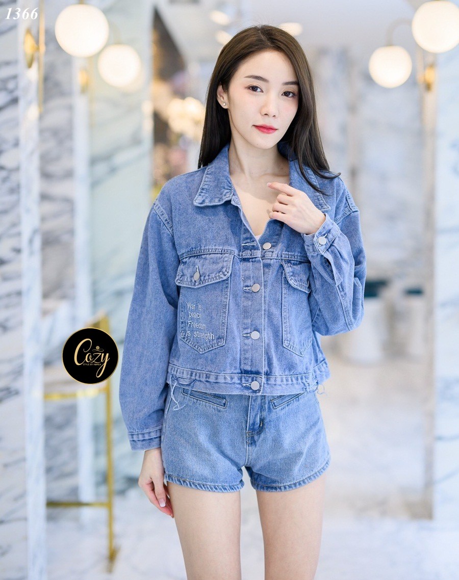 เสื้อแฟชั่น เสื้อครอปยีนส์ฟอกแขนยาวติดกระดุมเงินปลายแขน อกผ่าหน้าติดกระดุม 5 เม็ด