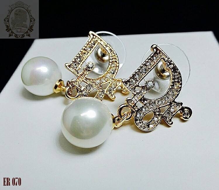 ต่างหูแบบห้อยมุก แบรนด์ D ตัวเรือนเป็นสีทองฝังเพชร