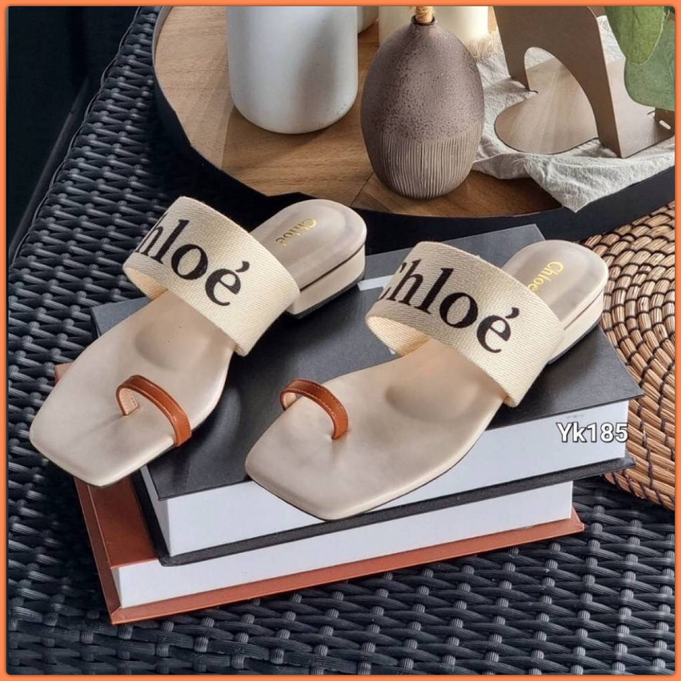 แบบเข้าใหม่ รองเท้า Chloe’ เสริมส้นนิด น่ารักมากค่ะ พื้นปั้มแบรนด์ มีกล่องเรียบ