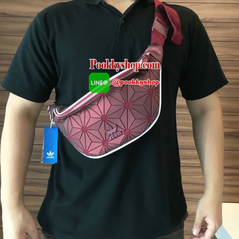 มาพร้อมถุงผ้าขาวกันฝุ่น) พร้อมเสิร์ฟความ Sport กับกระเป๋าคาดอก/คาดเอวจากแบรนด์ดัง ADIDAS MATE 3D รุ่นสุดฮิตในตอนนี้ โดดเด่นด้วยรูปทรงกะทัดรัด สายยาวปรับได้เป็นทั้งกระเป๋าคาดอกและกระเป๋าคาดเอว ด้านในใส่ของได้กำลังพอดี ใช้ได้ทั้งหญิงชายเลยคะรุ่นนี้ รีบคว้าด