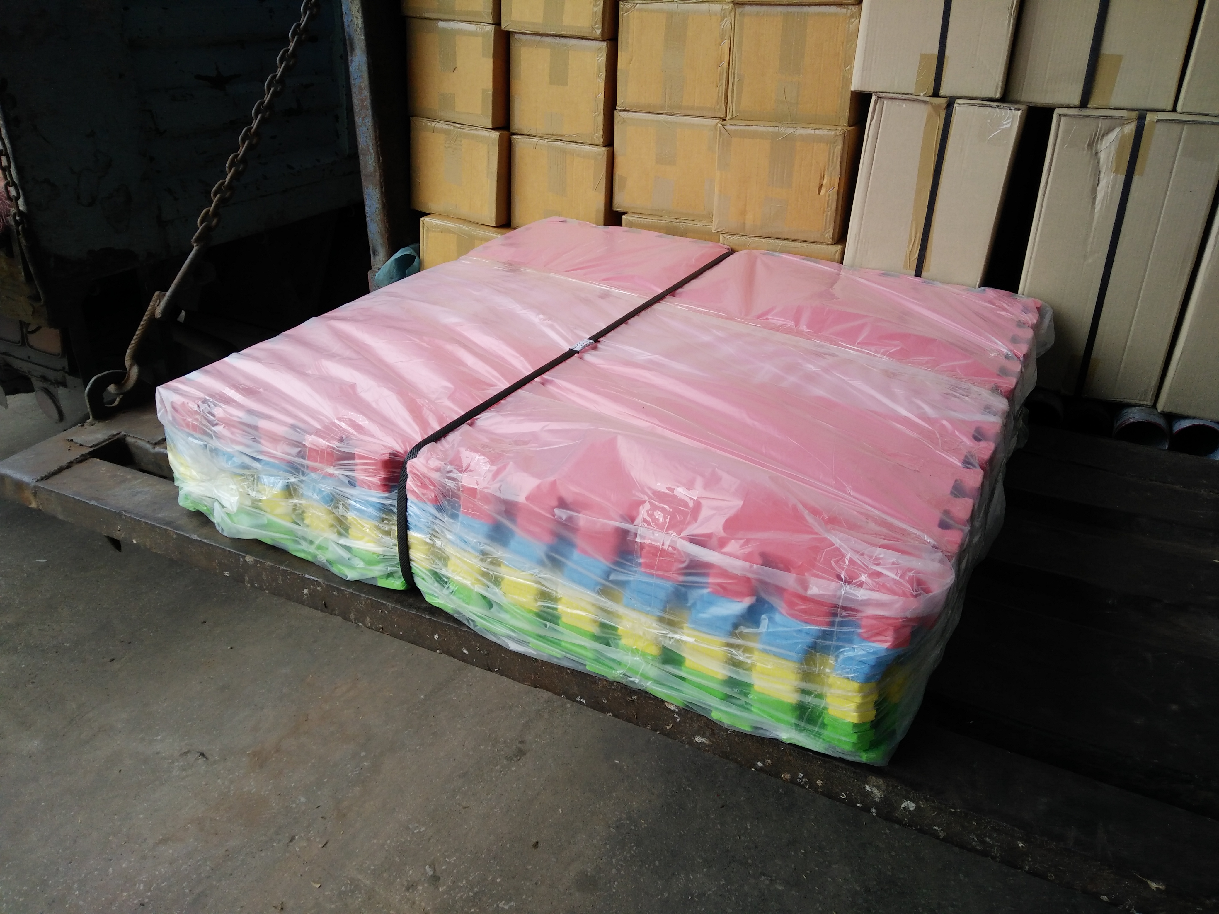 แผ่นยางปูพื้น แบบจิ๊กซอ ขนาด 1 x 1 เมตร หนา 15 มม.