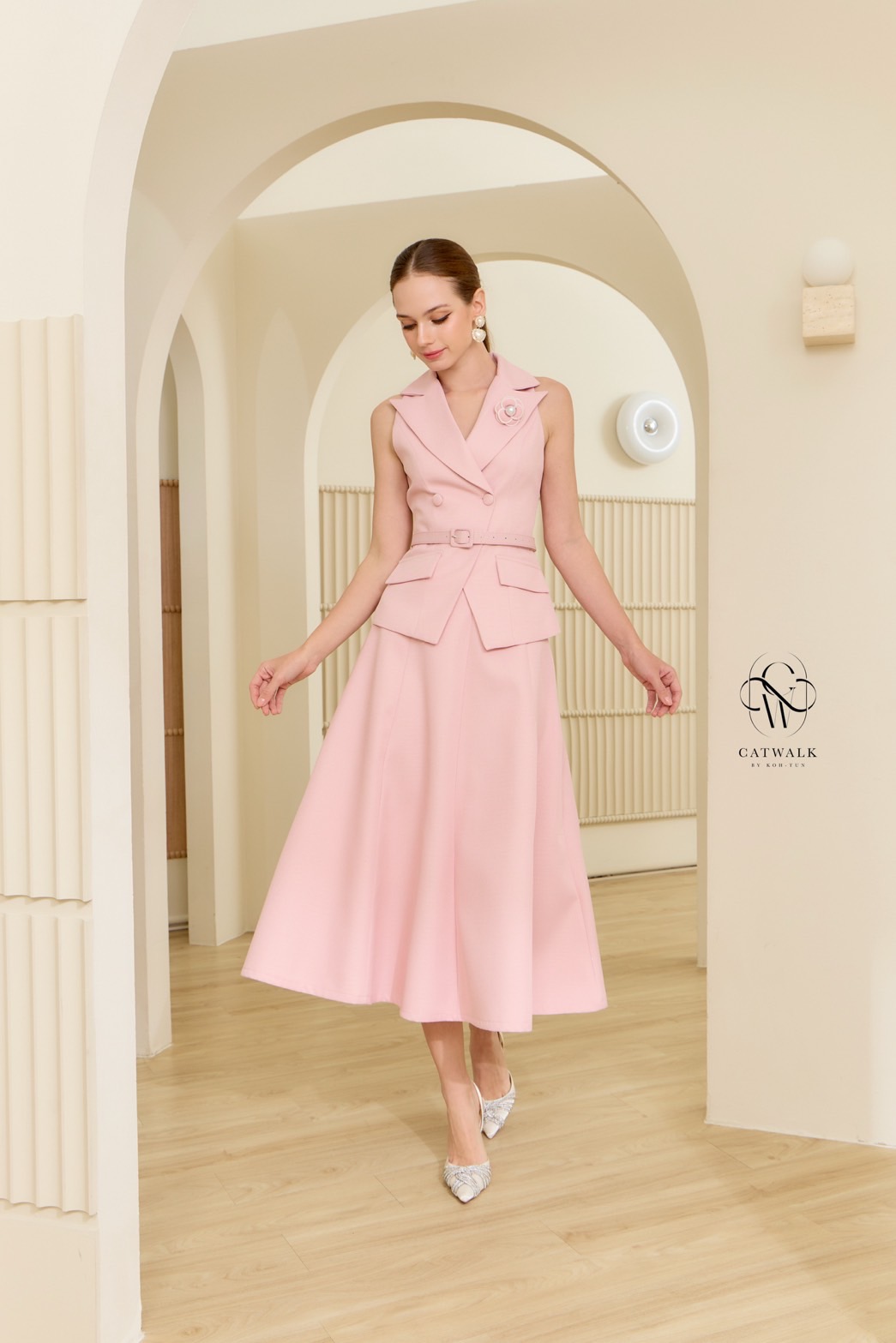 ชุดเซทแฟชั่น เซตสูทแขนกุดเข็มขัด+กระโปรงทรงย้วย เนื้อผ้าเกรดเอ ผ้าทอมีลายในตัว