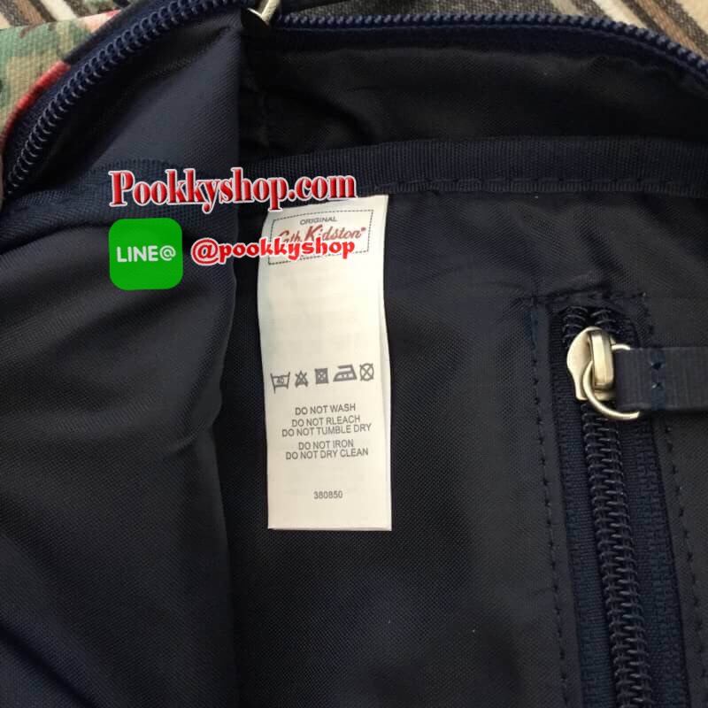 cath kidston Mini Backpack Bag กระเป๋าสะพายเป้รุ่นมินิ แบรนด์ดังสไตล์วินเทจสุดฮิต วัสดุ Canvas เคลือบกันน้ำสามารถเช็ดทำความสะอาดได้ เปิดปิดด้วยซิปสะดวกใช้ ด้านหน้าประดับโลโก้ cath Kidston พร้อมช่องซิปด้านนอกใส่กระเป๋าสตางค์ มือถือได้ ด้านในมีช่องซิป สามาร