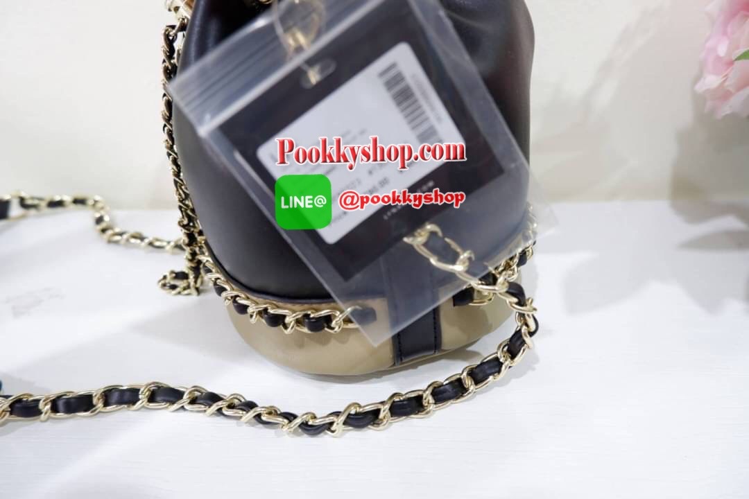 lyn จีบรุ่นใหม่คือสวยงามมาก หนังนิ่มคือดีงามมากจ้า ทรงก้อสวยน่ารักเว่อๆ ช่องด้านในมีช่องซิป และช่องใส่ของ สายยาวเป็นหนังคล้องโซ่ เข้าครบ 3 สีดีงาม