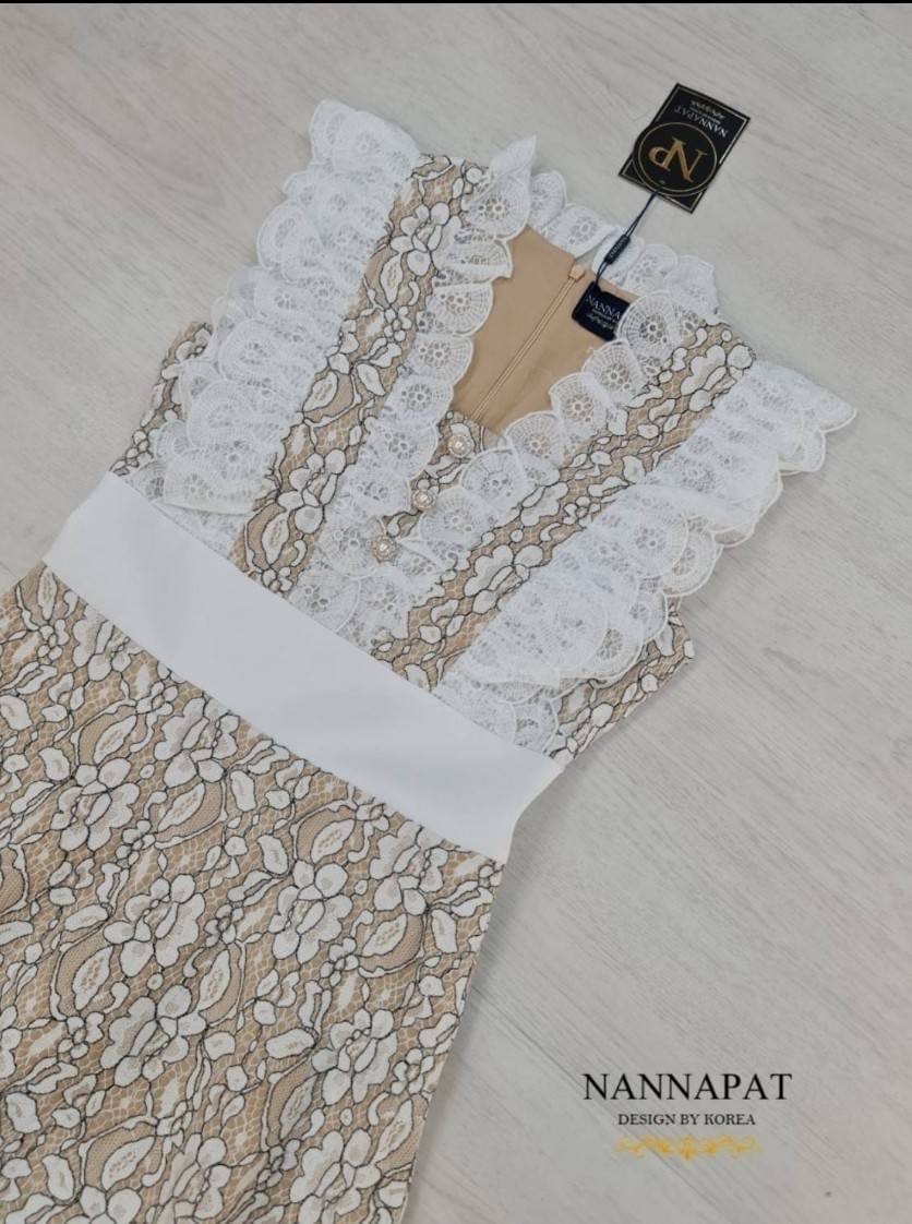 Dress สวยหรู ดูดี ดูแพงเลยคะ ใส่ได้ทุกโอกาสเลยนะคะ งานพรีเมี่ยม ผ้าลูกไม้ทั้งชุด หนานุ่มใส่สบาย มีซับในอย่างดี งานซิปหลัง อกระบายกำลังดี แต่งกระดุม ตัวกระโปรงบาน พริ้วสวย ราคาสุดคุ้ม เห็นงานจริงต้องว้าวแน่นอนคะ