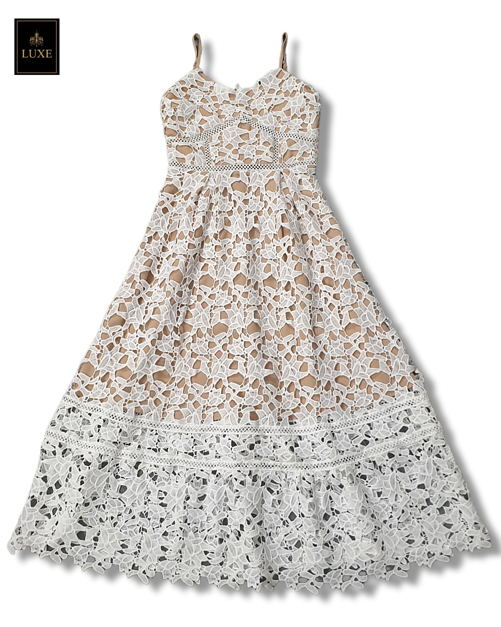 เดรสแฟชั่น เดรสเสื้อสายเดี่ยวกระโปรงบานจับจีบ ทำจากผ้าลูกไม้โครเชต์ ทอลายสวยคมชัด