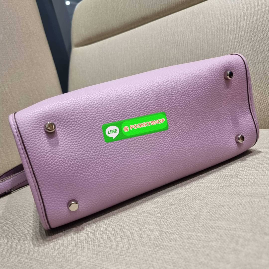 COACH C8448 DEMPSEY CARRYALL IN SIGNATURE JACQUARD WITH PATCH ใบใหญ่ จุใจ คอลเลคชั่นสุดปัง สีที่สาวๆรอคอย ละมุนเกินเบอร์ สวยคม มีความหรูในตัว กับกระเป๋าทรงโท้ท ไซส์ใหญ่ที่สามารถจุของได้แบบไม่ต้องกังวล ฟังก์ชั่นการใช้งานสะดวกที่สุด มีทั้งสายคล้องในตัว และส