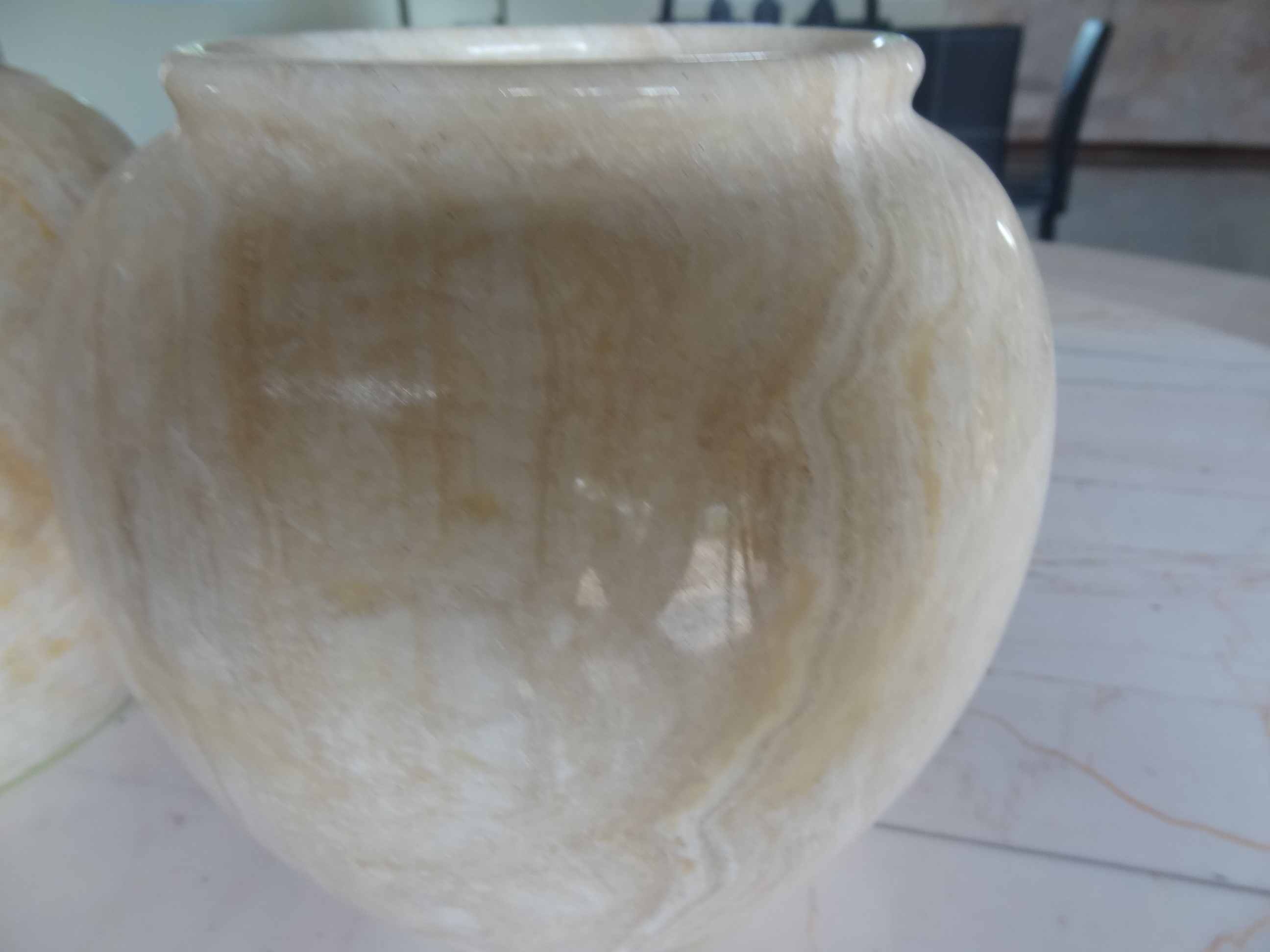 โอ่งหินอ่อนใบเล็ก ขนาดสูง 20 เซนติเมตร กว้าง 20 เซนติเมตร