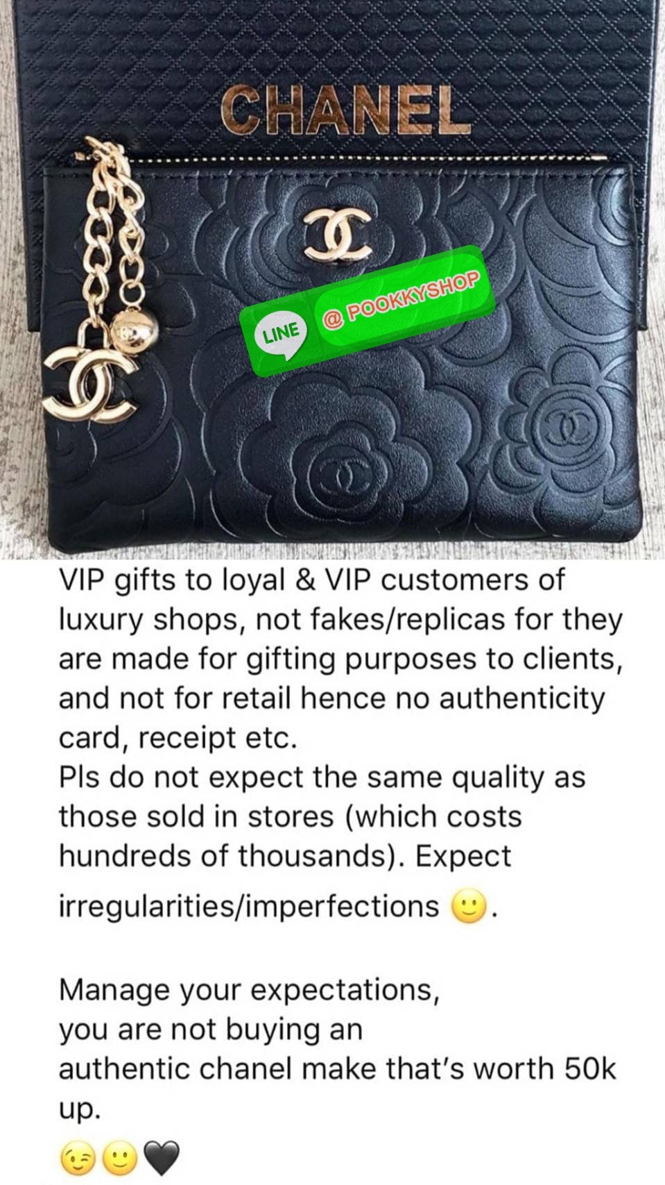 Don't Miss! New Arrival! Chanel Clutch Bag VIP Gift With Purchase (GWP) จาก Chanel Cosmetic Counter วัสดุหนังเรียบลายดอก Camellia สวยหรูเปิดปิดด้วยซิปสะดวกใช้ ด้านหน้าประดับโลโก้แบรนด์อะไหล่ทอง ภายในมีโลโก้ เเถบ Not for sale มีช่องใส่บัตรหลายช่องสามา