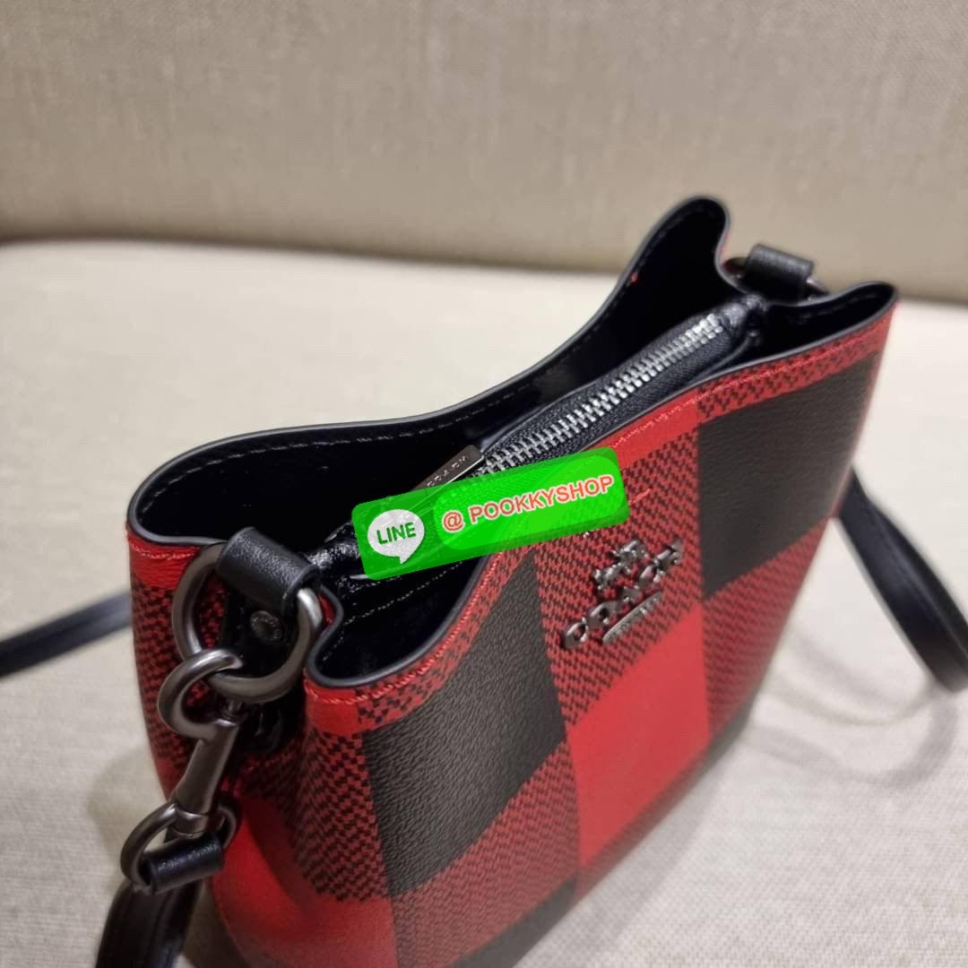 COACH 7267 MINI TOWN BUCKET BAG WITH BUFFALO PLAID PRINT คอลเลคชั่นใหม่ล่าสุด!! น้องสาวคนสวยมาแล้วจ้า สีแดงโดดเด่นต้อนรับเทศกาลคริสต์มาส 🎅🎄 กระเป๋าบัคเก็ต ไซส์มินิ ใบจริงน่ารักม้าก!! น่าใช้แบบที่สุด วัสดุหนังแคนวาสเคลือบลาย สวยคม เปิด-ปิดด