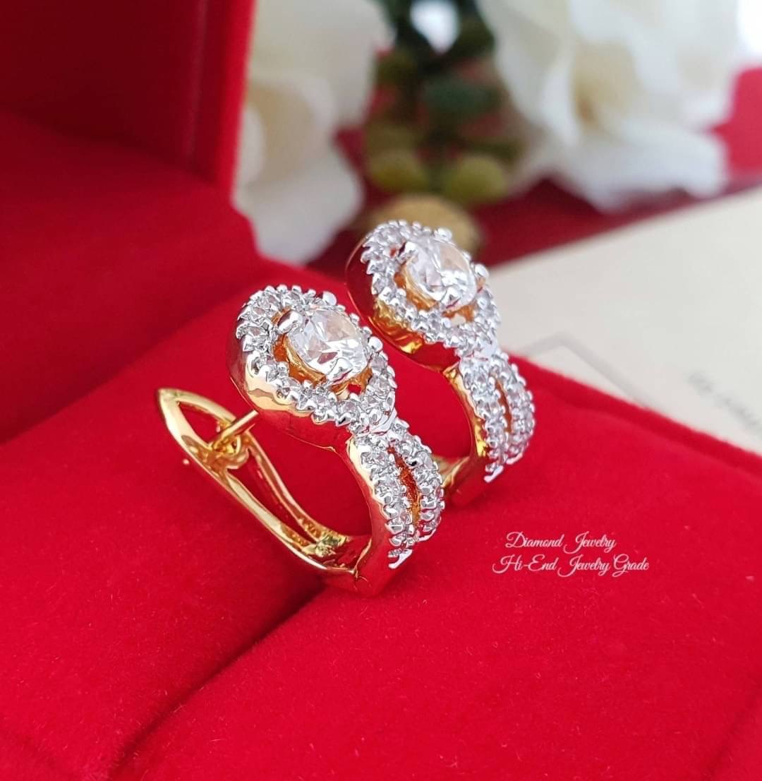 High-Quality !!! (( Jewelry Grade)) ต่างหูเพชรสวิส เพชรคัดเกรด เพชรสวย ใส เด้งไฟมากๆๆ สวยวิ้งมากกกกกค่ะ ที่สำคัญเป็นงานเกรดจิวเวลรี่ด้วยค่ะ งานฝังอย่างดีค่ะ ตัวเรือนชุบทองคำแท้ 5 ไมครอน สีทอง 24K เหมือนทองแท้ ไม่หลอกตาค่ะ ใส่ออกมาเหมือนของแท้มากที่สุดแล้ว