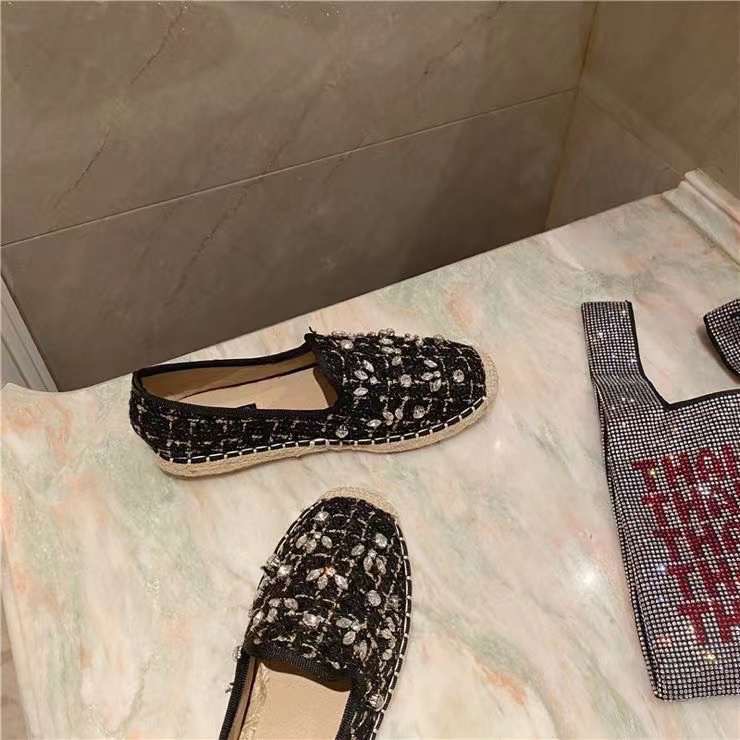 พร้อมส่งคะ Slip on shoe งาน slip on signature ของทางร้าน ผ้ายีนเกร๋ๆ สวยยืน1 🥇มาแล้วจ้าทรงสวยอย่างดี👍 งานเกร๋เรียบหรูดูแพง 👑ตัวนี้ห้ามพลาด🥳ใส่สบายจะแมตช์กับกางเกง👖หรือกระโปรง👗ก็ได้ค่ะ แม่ค้าคอนเฟริม ห้ามพลาด
