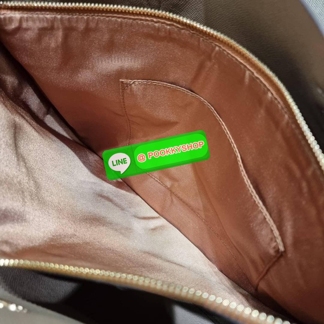 COACH C8612 MOLLIE TOTE IN SIGNATURE CANVAS WITH MYSTICAL FLORAL PRINT กระเป๋าทรงโท้ท ใบใหญ่จุใจ สวยคุ้มค่าดีไซน์ใหม่ น่าใช้ที่สุด วัสดุหนังแคนวาส หูสะพายในตัว ปรับได้อีกเล็กน้อย ภายในโล่งกว้างมาก มีช่องซิปแยกให้ ใบนี้สามารถใส่เสิ้อผ้าไปเที่ยวแบบ short va