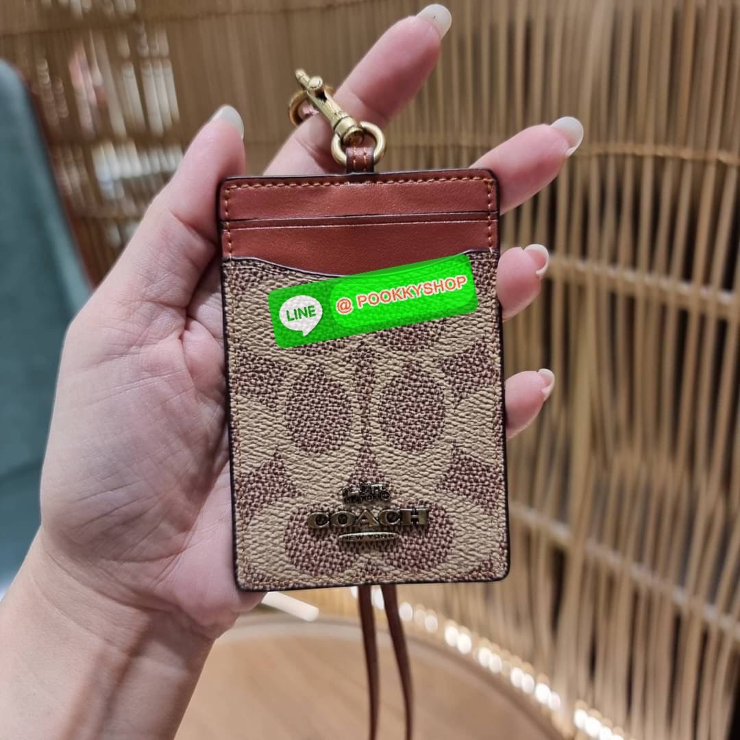 กระเป๋าใส่บัตรคล้องคอ Coach card holder ราคาพิเศษสุดๆ!!! ของหายาก!! ง่ายๆแบบไม่ธรรมดา!! คลาสสิคแต่มีดีเทลโดดเด่น!! กระเป๋าถนอมบัตร พร้อมสายคล้องคอ ดีไซน์ลวดลายสวย ดูดีทุกแบบ ใช้งานง่าย พกพาสะดวก จะใส่บัตรพนักงาน บัตรเครดิต บัตรปชช. ใบขับขี่ และบัตรอื่นๆที