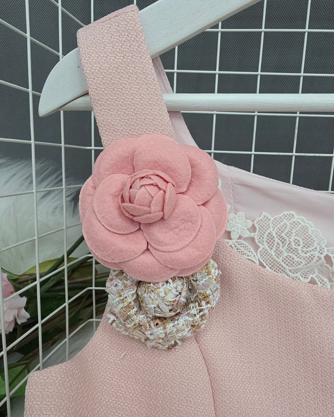 เสื้อแฟชั่น Luxe Lace Detail Button Vest