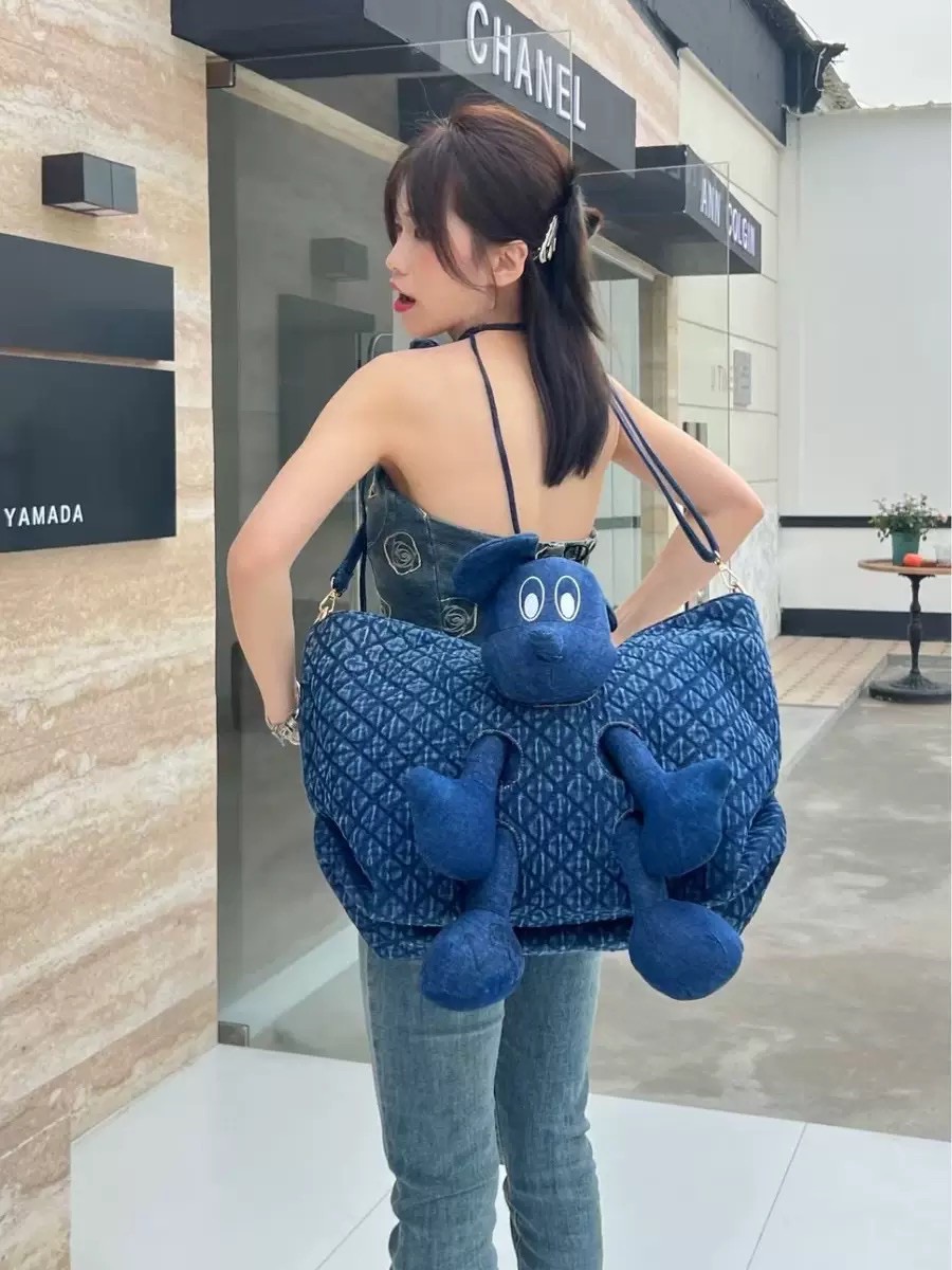 กระเป๋าผ้าเดนิมฟอก มิกกี้เม้าส์ ดิสนีย์ น้องน่ารัก คิ้วส์มาก ใบใหญ่ใส่ของได้จุใจ ด้านบนเป็นซิปรูดได้กว้าง ภายในมีช่องซิปจัดระเบียบ พร้อมช่องซิปด้านหลัง งานดีมาก สวยจัดเลยค่า