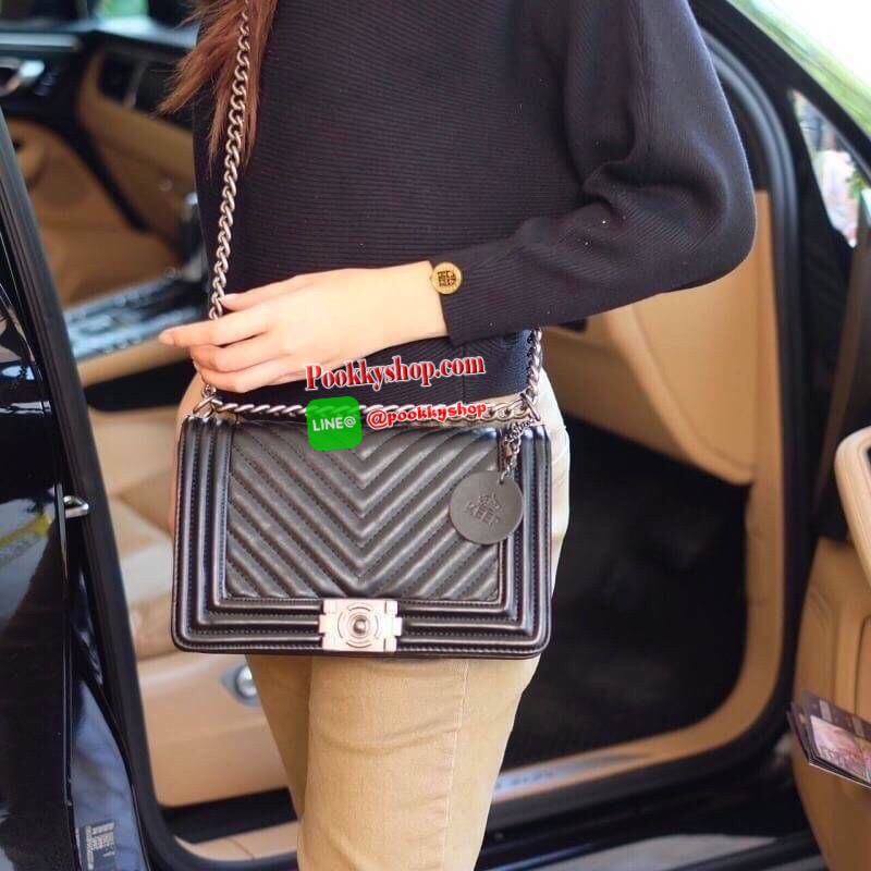 พร้อมส่งไม่ต้องรอค่า รุ่นขายดีมาก 👍👜 BestSeller! Keep chain large shoulder bag กระเป๋าทรงยอดฮิตคะ รุ่นนี้รับประกันความสวย คอลเลคชั่นใหม่ตัวกระเป๋าทำมาจากหนัง Microfiber เนื้อดี สวย ทน ขึ้นกว่าเดิมเยอะ !!