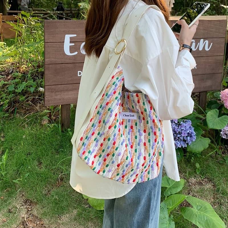 รุ่นใหม่ พร้อมส่ง!!!!! Yumi bag ลายผ้าถักโทนสีน่ารัก เหมาะไปมหาลัยมากใบนี้ ใส่ipadได้ทุกรุ่นเลย