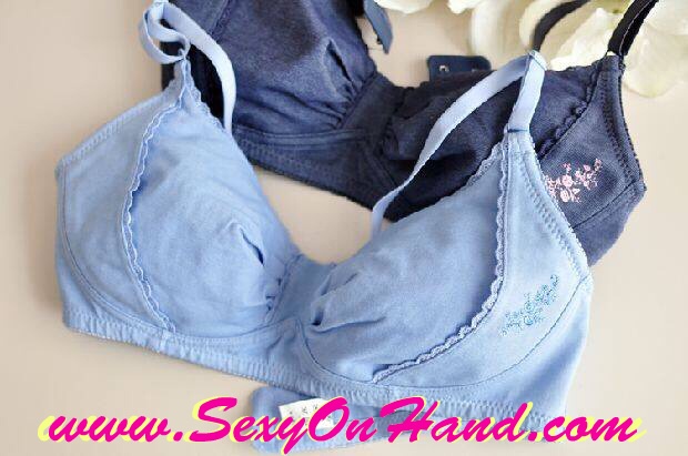 ชุดชั้นใน สปอร์ตบรา เนื้อผ้าฝ้าย เกรดAA สีฟ้าอ่อน แต่งลูกไม้ปักหวานๆ แถบข้าง Size B70/B75/B80