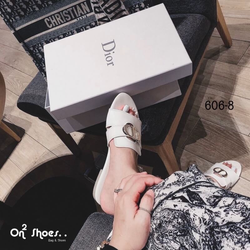 Dior shoes งานใหม่เข้าแล้วครับ ^°^ งานชนshop ยังวางในshopอยุ่เลยจ้าาาอะไหล่ CD ปัดเงาอย่างดี งานจริงใส่สวย พื้นนิ่ม รับรองไม่ผิดหวังครับ