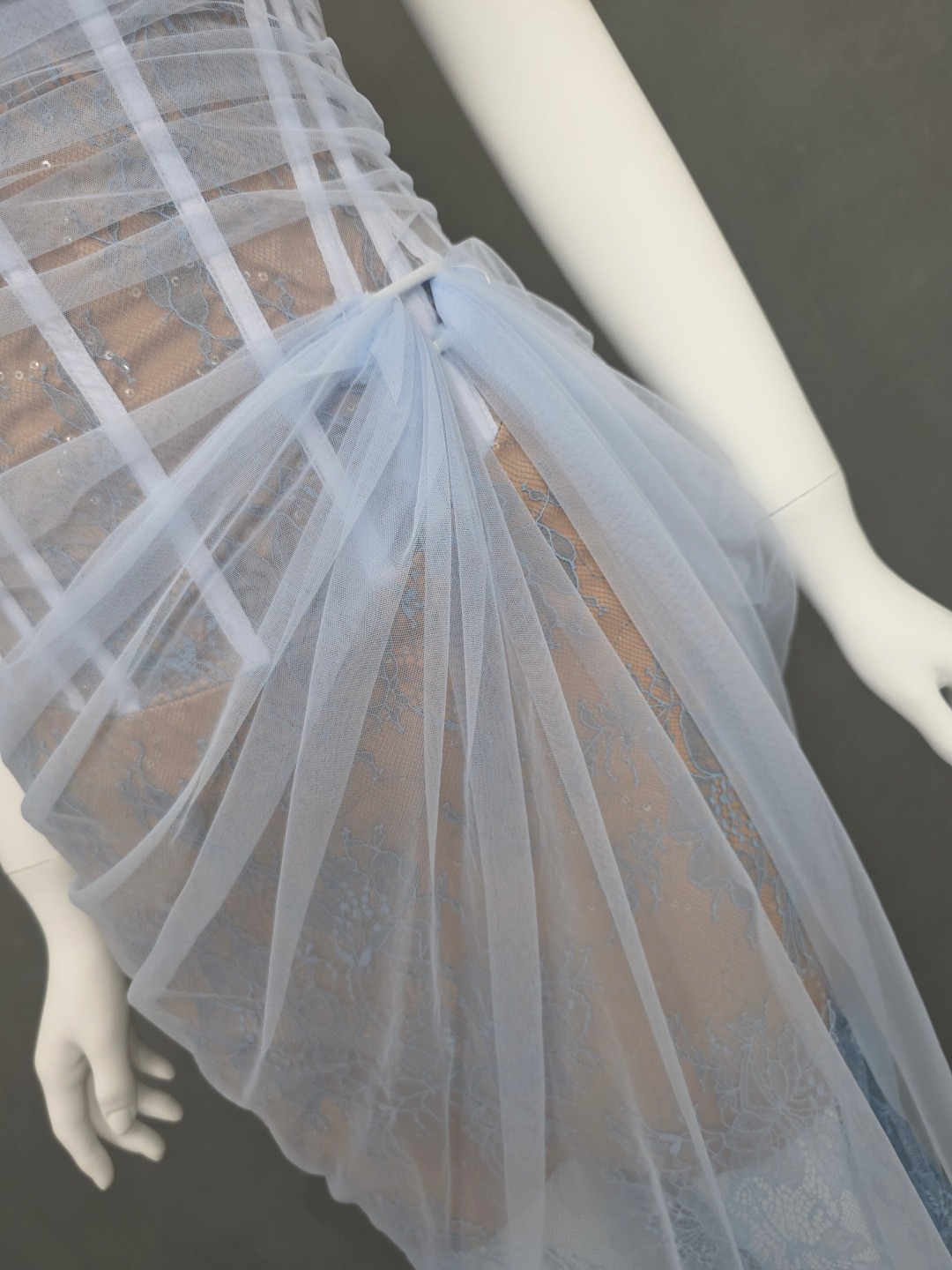 เดรสแฟชั่น เดรสเสื้อเกาะอก มีโครงแบบคอร์เซ็ต