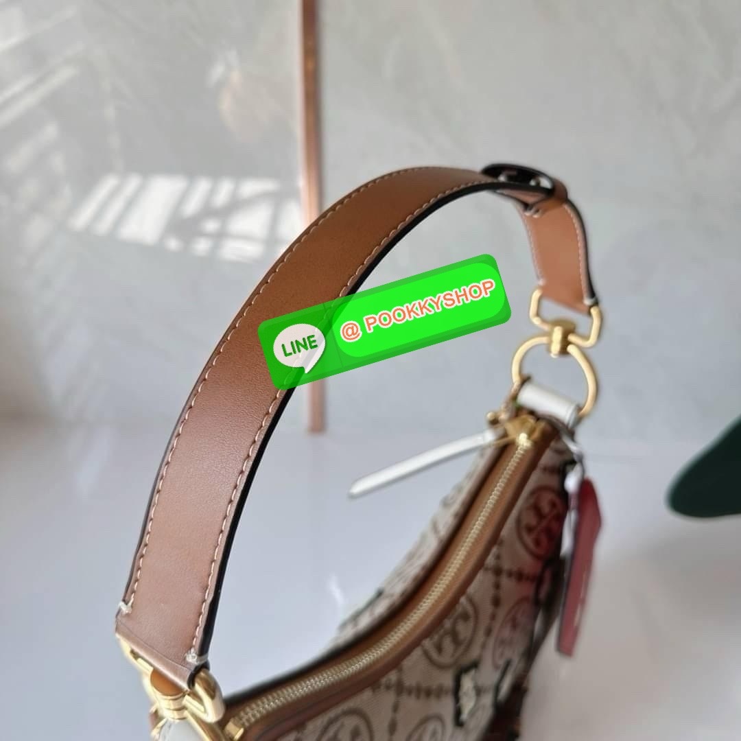 TORY BURCH Mini T Monogram embroidered Rabbit crescent Bag 🐇 คอลเลคชั่นกระต่ายสุดร้อนแรงแห่งปี คอลเลคชั่นทีบ่งบอกสไตล์ที่ทันสมัยทรงครึ่งวงปักลายกระต่ายบนกระเป๋าสุดน่ารัก โด่ดเด่น วัสดุผ้าแจคการ์ดตัดหนังแท้ เปิดปิดด้วยซิป มาพร้อมกระเป๋าใส่เหรียญใบเ