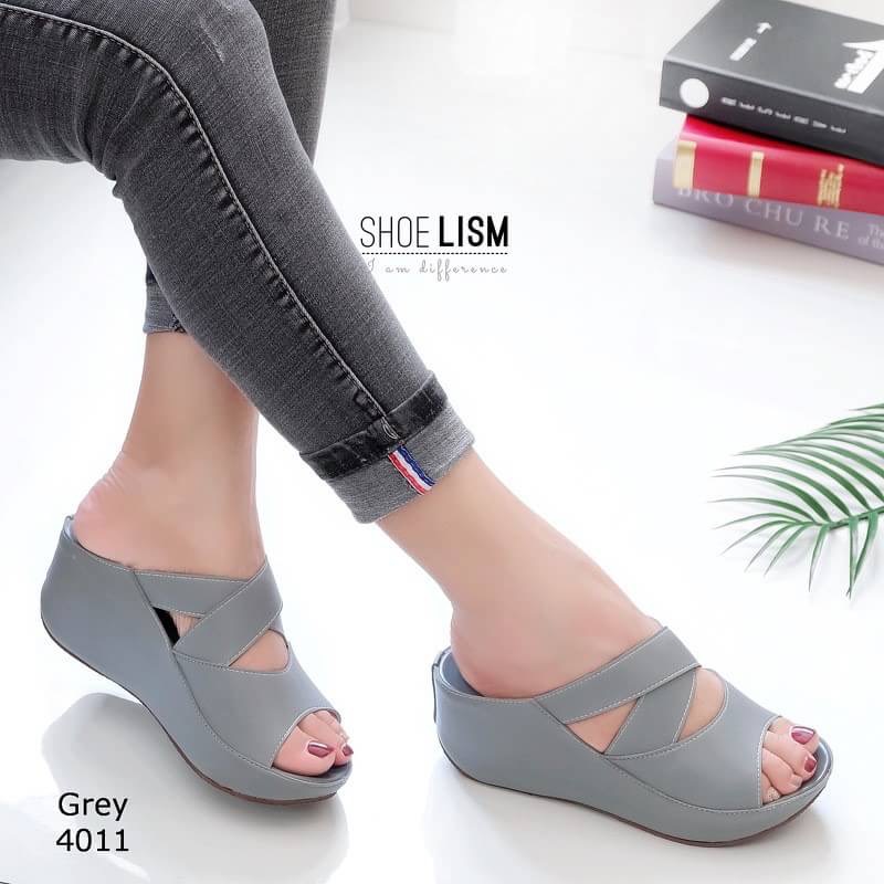 มาใหม่พร้อมส่งคร้า! รหัส 4011 รองเท้าส้นเตารีด ใส่ชิวๆรับลมร้อน พื้นนิ่มใส่สบาย หนังpu รับสรีระของรูปเท้า ใส่ลำลองได้ทุกโอกาส สาวๆหารองเท้าคู่ใจต้องคู่นี้เลยจ้า!!