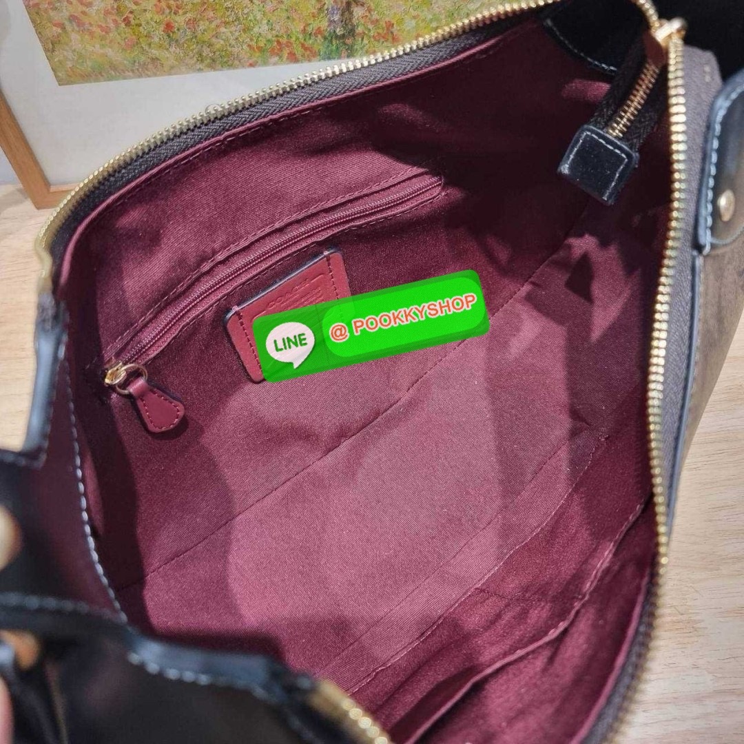 COACH CI791 MARA HOBO IN SIGNATURE CANVAS 🔆 Details รุ่นใหม่ พร้อมสีใหม่ก่อนใคร กับกระเป๋าสะพายทรงโฮโบ ใบใหญ่จุใจ ดีไซน์ออกมาให้รูปทรงดูหรู สุดพิเศษที่มีสายสะพายมาให้ถึง 2 แบบ เป็นสายสั้นสำหรับสะพายไหล่ และสายยาวสำหรับสะพายข้าง สามารถสลับใช้ได้ตาม