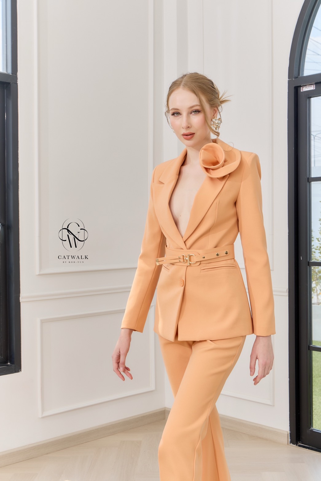 ชุดเซทแฟชั่น กับSet BLAZERปกดอกไม้+เข็มขัด+กางเกงทรงสวย