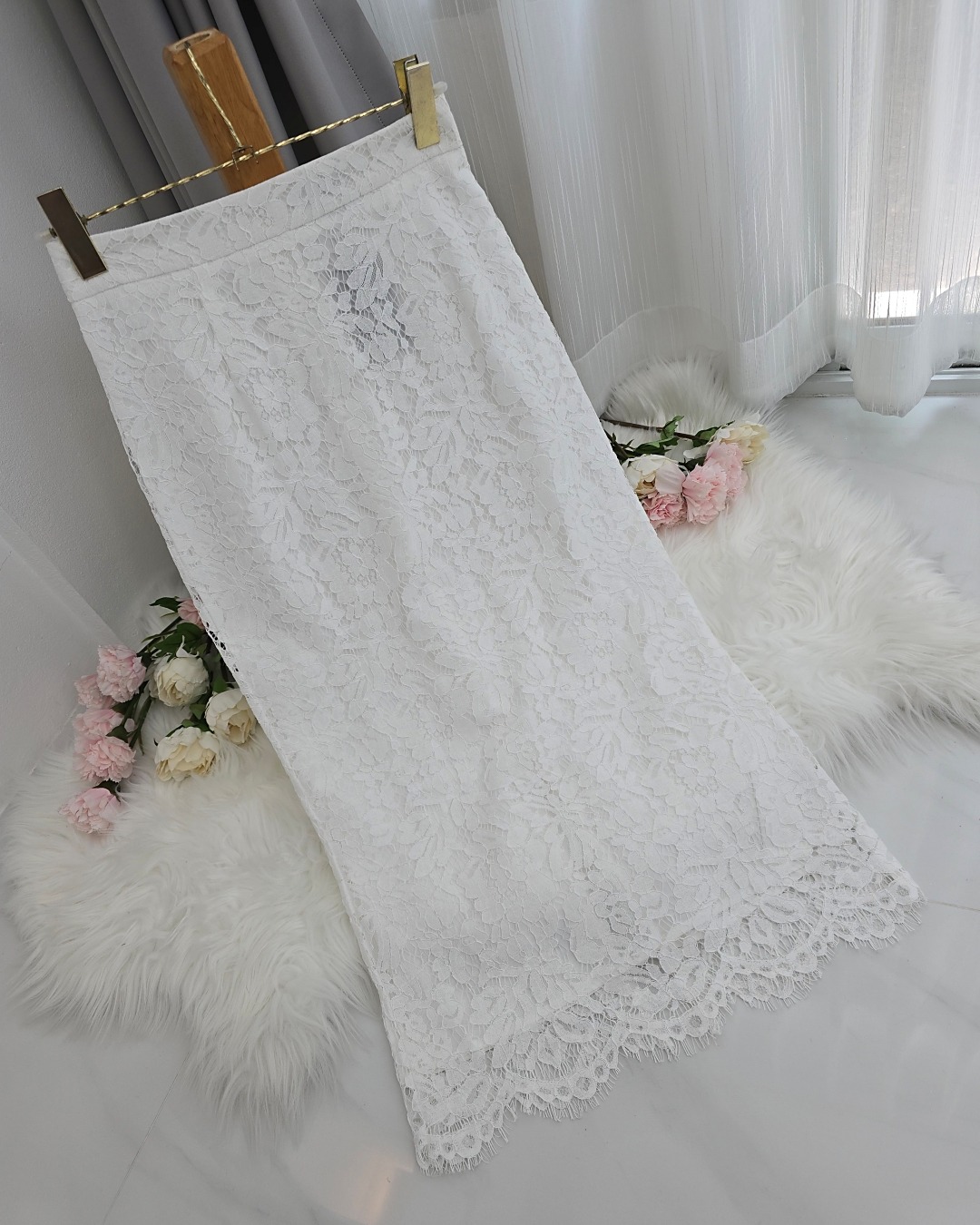 ชุดเซทแฟชั่น เซ็ทเสื้อคอกลมแขนสั้น+กระโปรงทรงสอบ