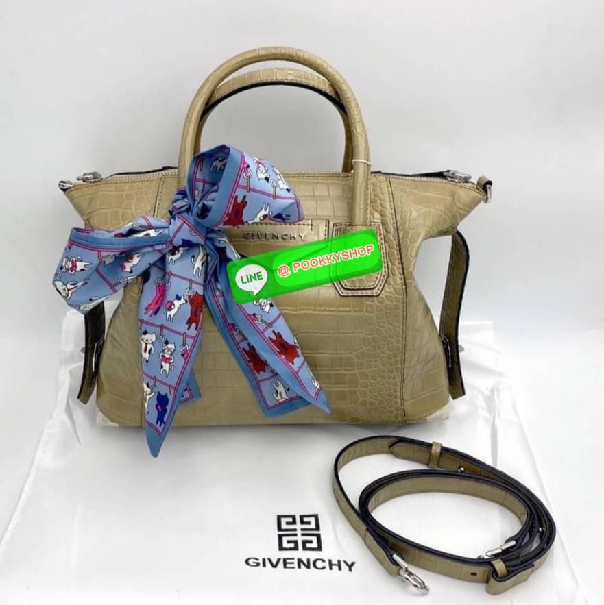 Givenchy Antigona bag 12” Givenchy Antigona small bag calf leather matte finish two rounded top handles gold-tone logo lettering adjustable detachable shoulder strap tonal stitching top zip fastening silver-tone hardware