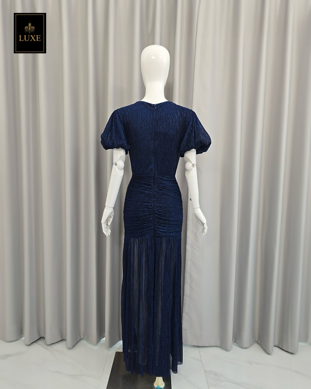 เดรสแฟชั่น แม็กซี่เดรสเสื้อคอวีป้าย แขนบอลลูน กระโปรงรูดเข้ารูปตรงสะโพก