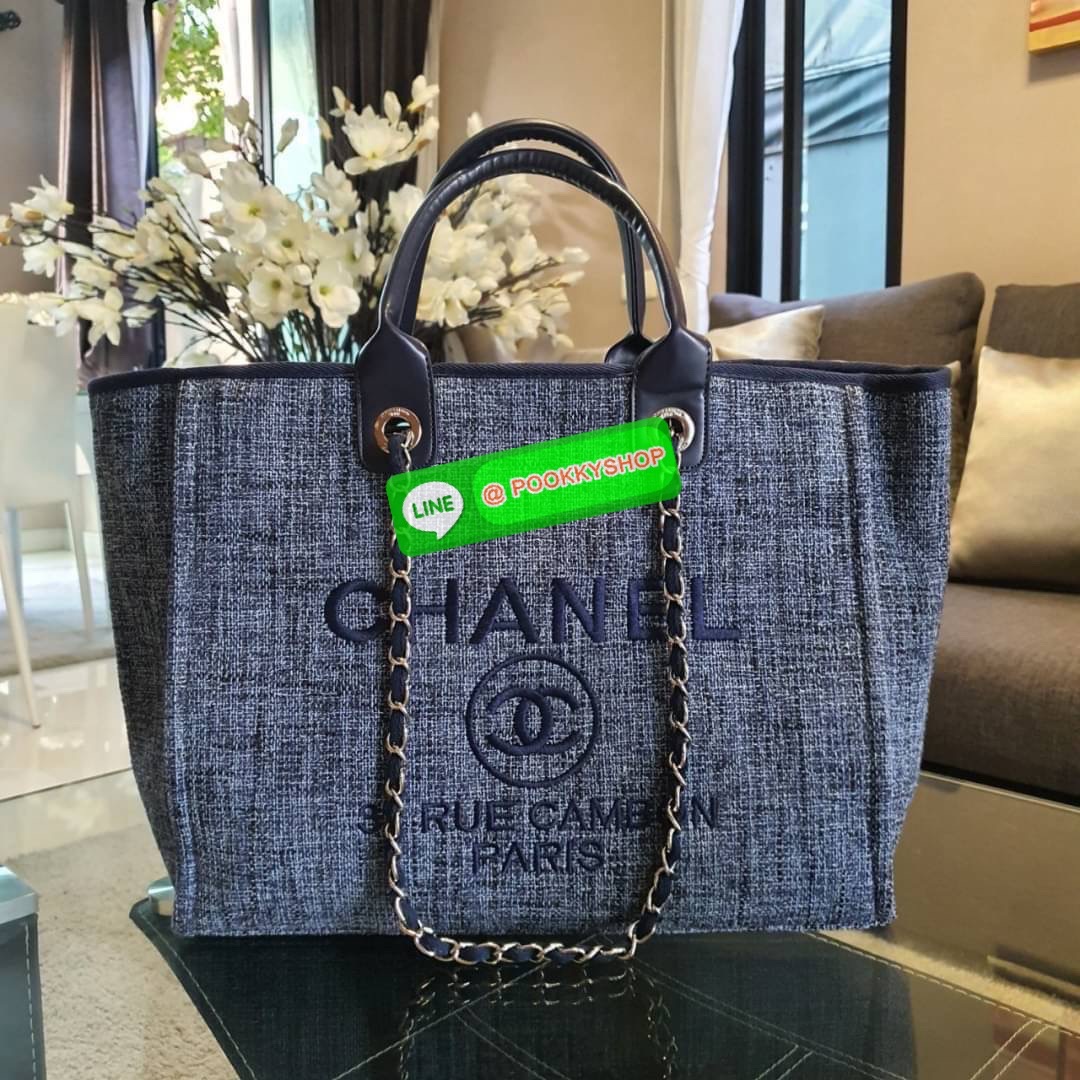 กลับมาพร้อมส่งอีกครั้ง!! รอบนี้มีมาให้เลือก8สี เลยค่ะ กับรุ่นที่สาวๆรอคอย CHANEL CANVAS TOTE BAG จากงานพรีเมี่ยม VIP GIFT รุ่นดังเลยค้า SIZE ใหญ่อลัง ตัวกระเป๋าเป็นผ้า CANVAS เนื้อดีสมราคา อะไหล่เงินปั้มแบรนด์แท้ทั้งใบ ด้านหน้าปัก logo แบรนด์สุดหรู จุของไ