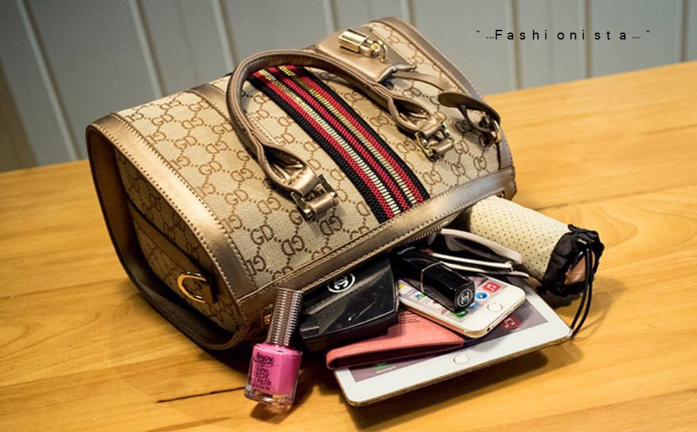 สินค้า Lot ใหม่ สีมาใหม่พร้อมส่งค่ะ งานติดอันดับ Best Seller รายละเอียดวัสดุเหมือนเป๊ะทุกจุด!! << LUX'N CHARMING SPEEDY BAGS >> ที่สุดของความหรูหราเลอค่า สินค้าแฟชั่นระดับไฮเอนด์ Collection ใหม่งาน High Quality กระเป๋าถือทรงหมอนสปีดี้ วัส