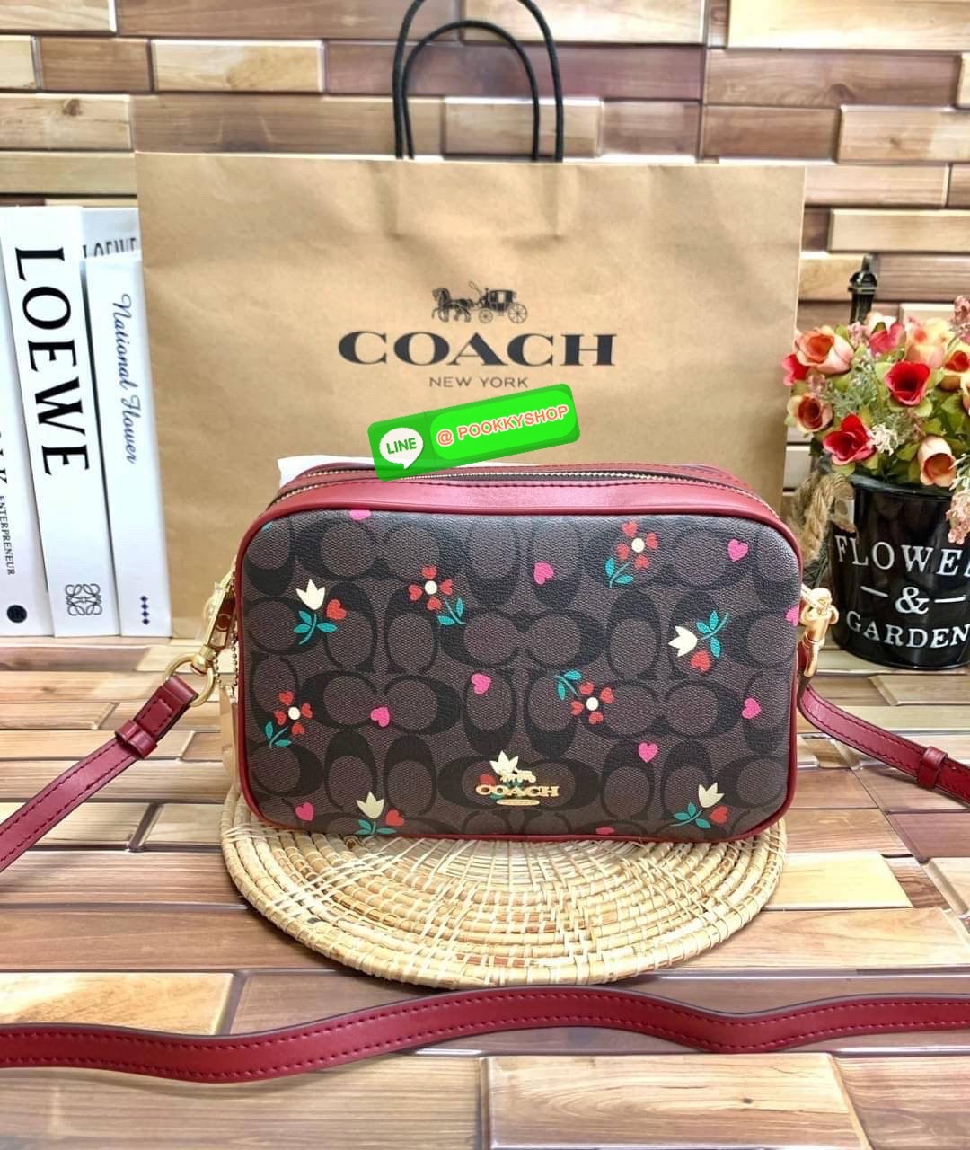 COACH JES CROSSBODY IN SIGNATURE CANVAS WITH HEART PETAL PRINT((C7617)) พร้อมส่งที่ไทยค่ะ! กระเป๋สะพายครอสบอดี้ร์ หนังแท้แคนวาสเคลือบลาย ทั้งใบปริ้นล์ลายดอกไม้หัวใจ สวยหวาน ละมุนหมากๆค่ะ เปิด-ปิดกระเป๋าแบบ2ช่องซิปหลัก ภายในสามารถใส่สัมภาระได้เยอะ ช่องกว้า