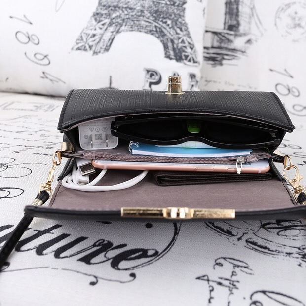 กระเป๋าสตางค์ กระเป๋าคลัชมือ กระเป๋าสะพายข้าง สีดำ เนื้อสวย เรียบหรู คุณหนูมากๆคะ size :ยาว19*สูง12*หนา 6cm