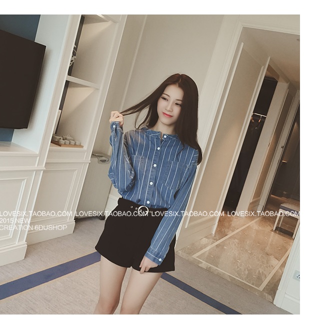 เสื้อแฟชั่นกระดุมด้านหน้า ผ้ายีนส์นิ่มลายริ้ว มีกระเป๋าหน้าอก สีตามภาพ