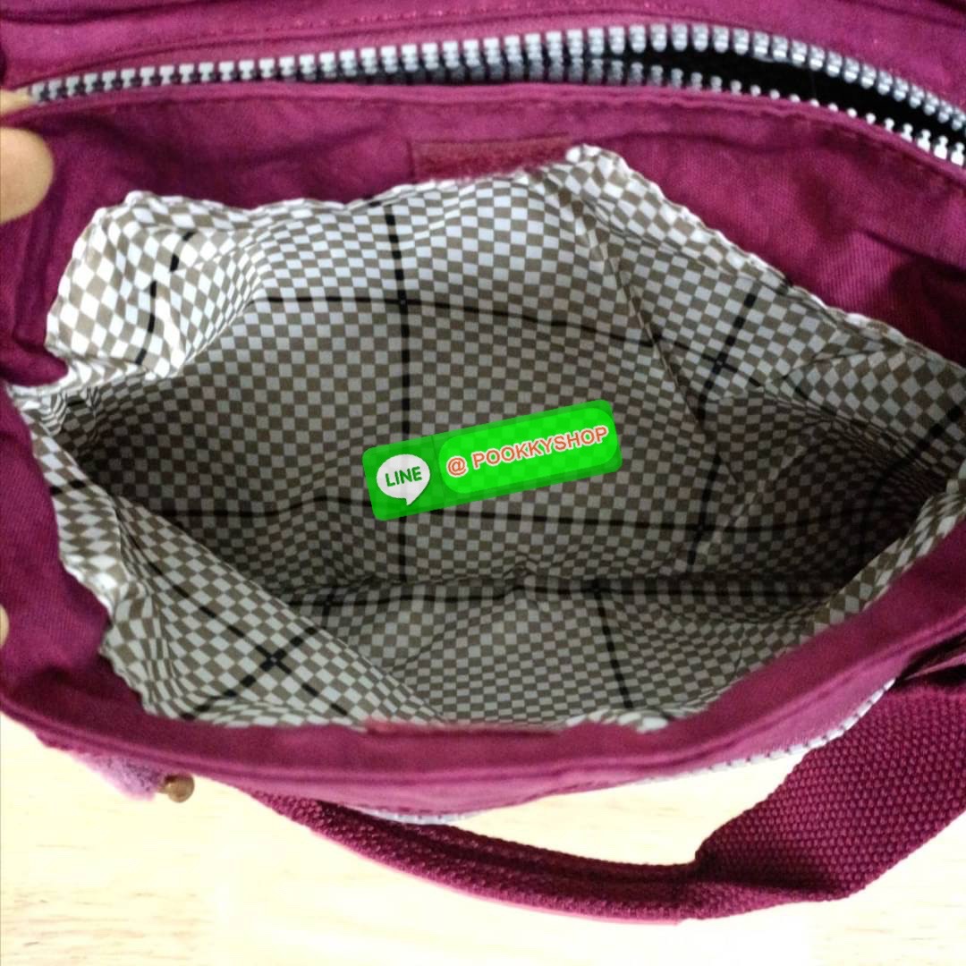 KIPLING ELISE HANDBAG กระเป๋าถือและสะพายไหล่ วัสดุ Nylon +Polyester ขนาดกำลังพอดี จุของได้มาก มีหูจับสองสาย ถือสะดวก น้ำหนักเบา มีช่องซิป ด้านหน้า ช่อง กระเป๋าหลักเปิด-ปิดด้วยซิป มี3 ช่องว่างใส่ของได้จุมากๆ ใส่มือถือได้ กระเป๋าสตางค์ใบยาว และ เครื่องสำอาง